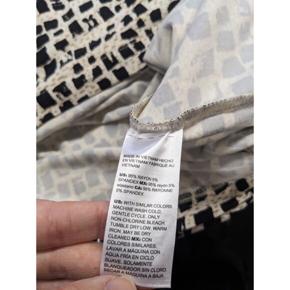 Chico’s Split-Neck Tie Waist Dress Cream Black Geometric Size 1 / Small $89 - Picture 6 of 9